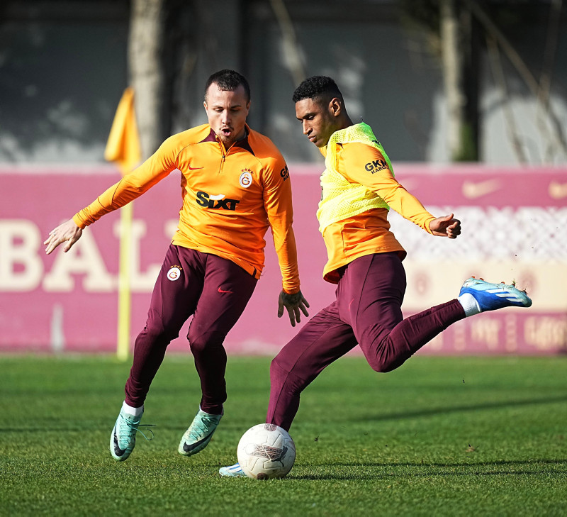 TRANSFER HABERİ - Milan’dan sürpriz hamle! Rade Krunic’i Fenerbahçe’ye verecek Galatasaray’ın yıldızını alacak