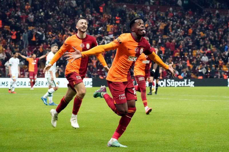 TRANSFER HABERİ - Milan’dan sürpriz hamle! Rade Krunic’i Fenerbahçe’ye verecek Galatasaray’ın yıldızını alacak