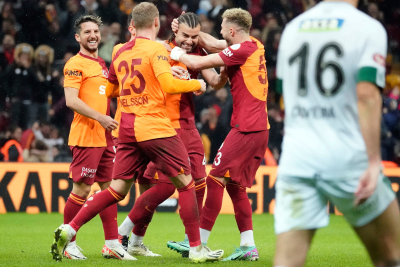 TRANSFER HABERİ - Milan’dan sürpriz hamle! Rade Krunic’i Fenerbahçe’ye verecek Galatasaray’ın yıldızını alacak