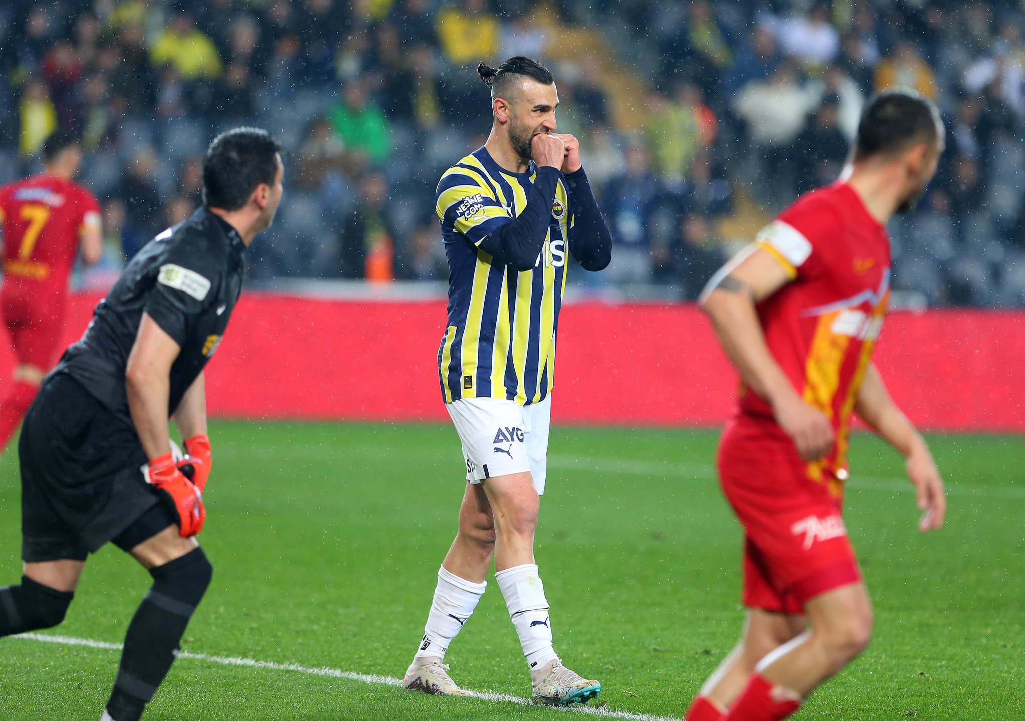 Fenerbahçe’den şaşırtan transfer! Sezon başında gitmişti şimdi geri dönüyor