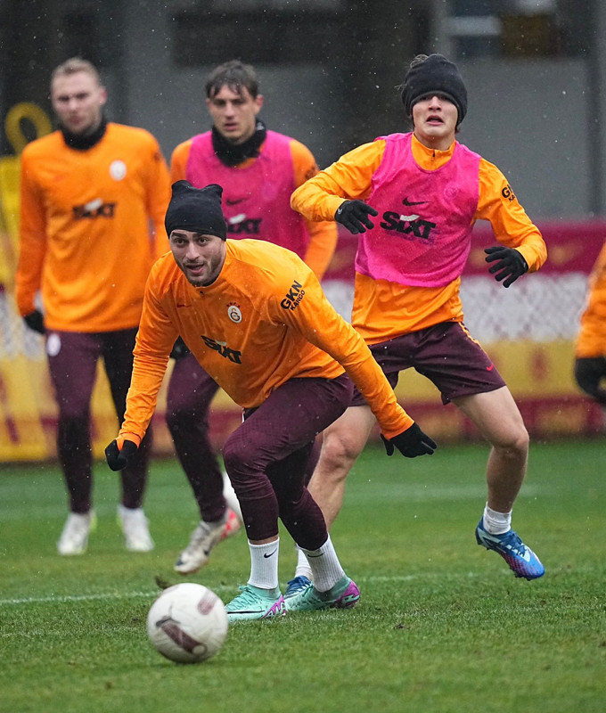 GALATASARAY HABERLERİ - Okan Buruk kararını verdi! Yıldız ismin sözleşmesi...