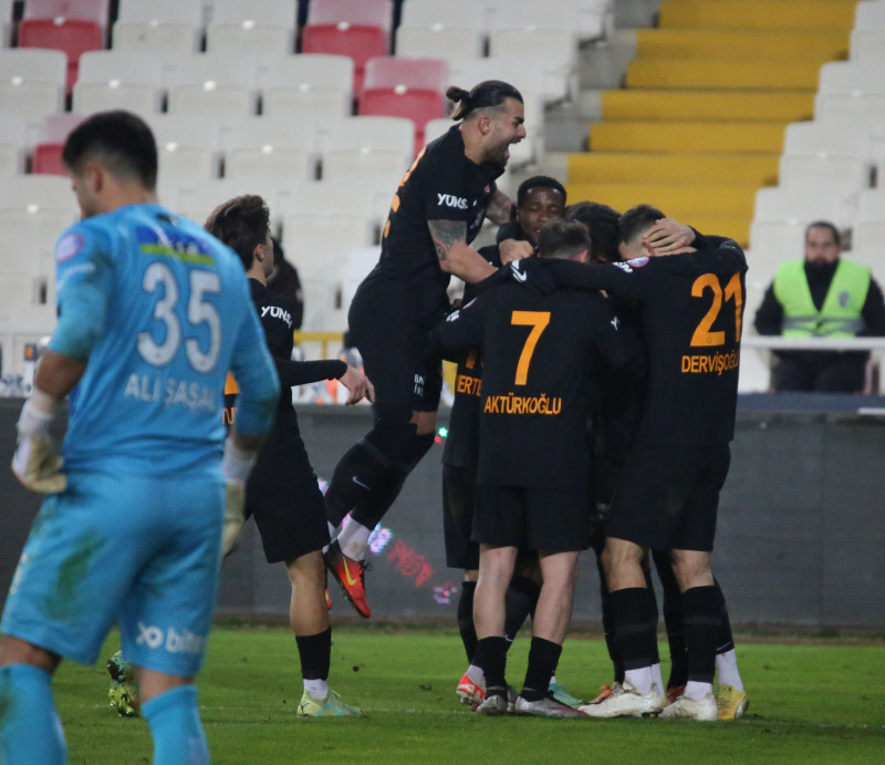 Galatasaray telafi peşinde! İşte Okan Buruk’un Kayserispor maçı muhtemel 11’i