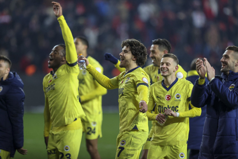 Transferin gözdesiydi! İtalyan devi Fenerbahçe’ye rakip oldu