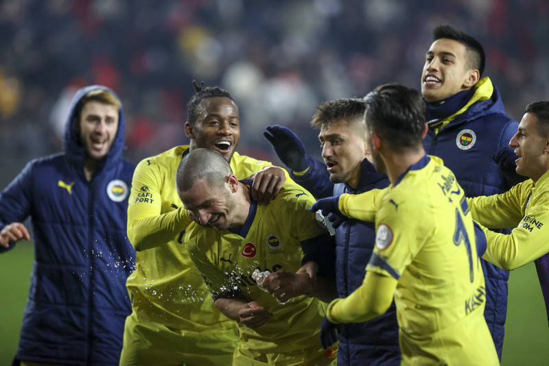 Transferin gözdesiydi! İtalyan devi Fenerbahçe’ye rakip oldu