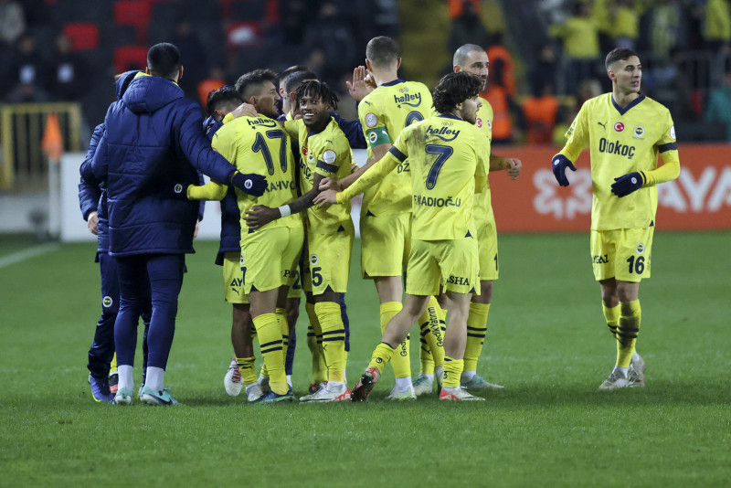 Transferin gözdesiydi! İtalyan devi Fenerbahçe’ye rakip oldu