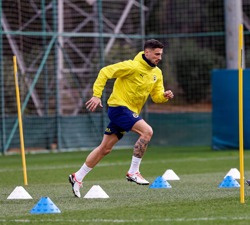 Transferin gözdesiydi! İtalyan devi Fenerbahçe’ye rakip oldu