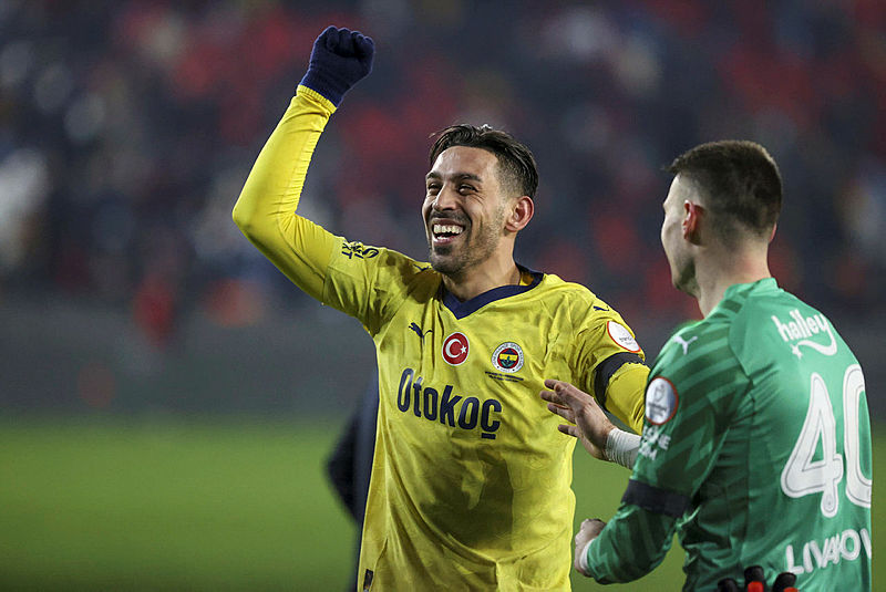 FENERBAHÇE TRANSFER HABERİ | Takımdan ayrılması bekleniyordu! Resmen talip oldular!