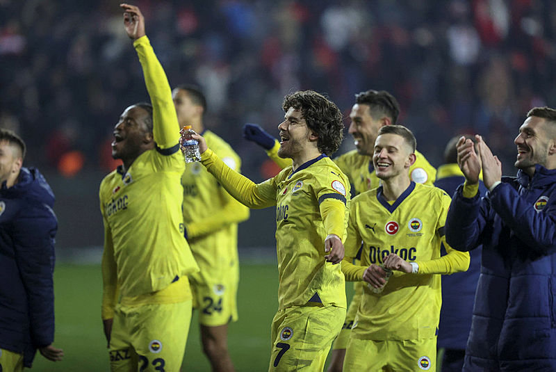 FENERBAHÇE TRANSFER HABERİ | Takımdan ayrılması bekleniyordu! Resmen talip oldular!