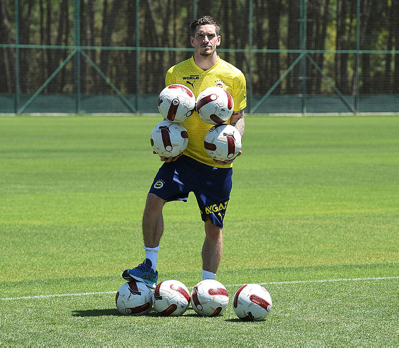 FENERBAHÇE TRANSFER HABERİ | Takımdan ayrılması bekleniyordu! Resmen talip oldular!
