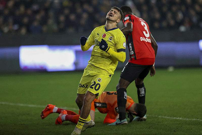 FENERBAHÇE TRANSFER HABERİ | Takımdan ayrılması bekleniyordu! Resmen talip oldular!
