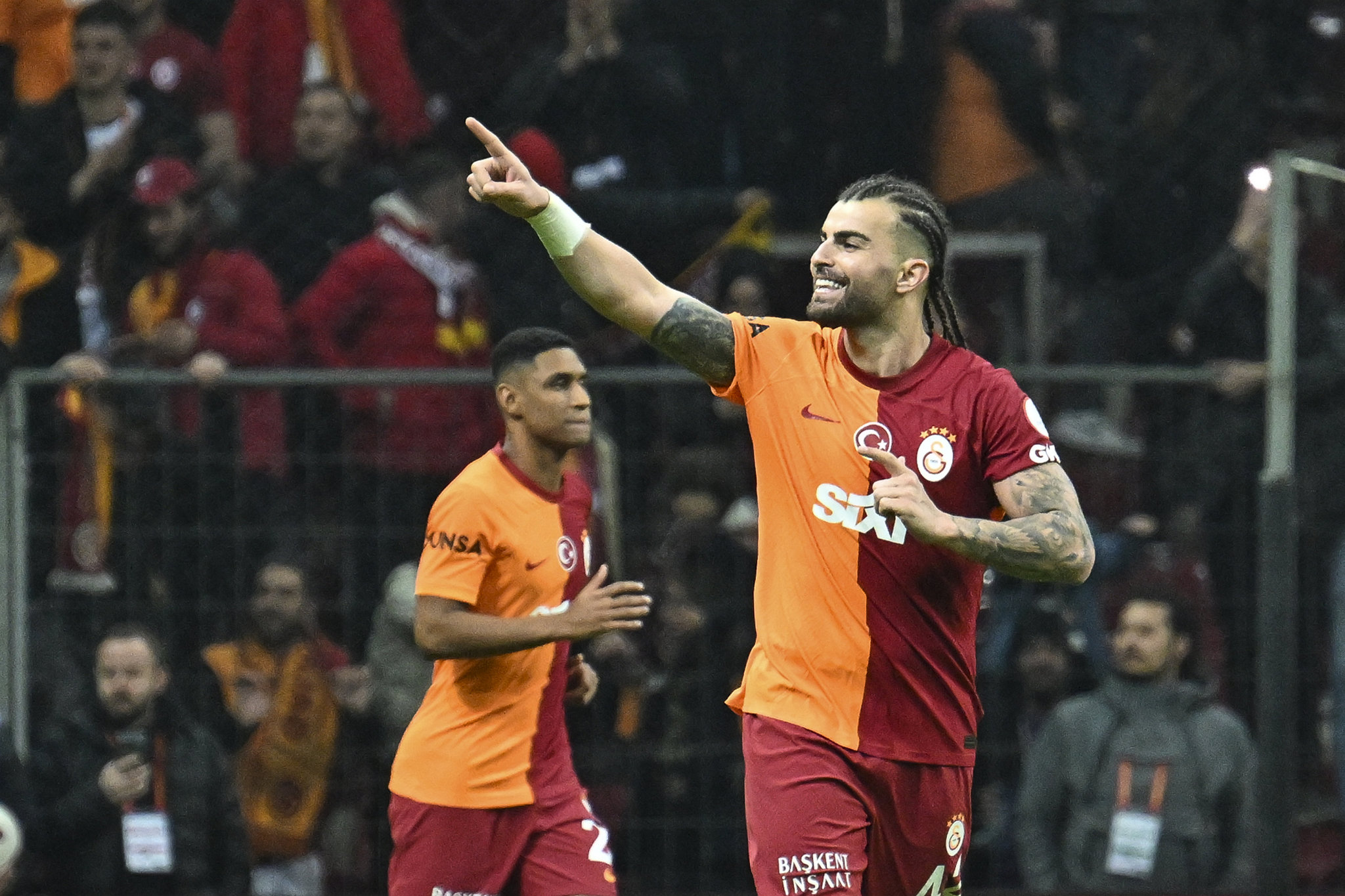TRANSFER HABERİ | Yuvadan uçuyorlar! Galatasaray’ın iki stoperine dev talip