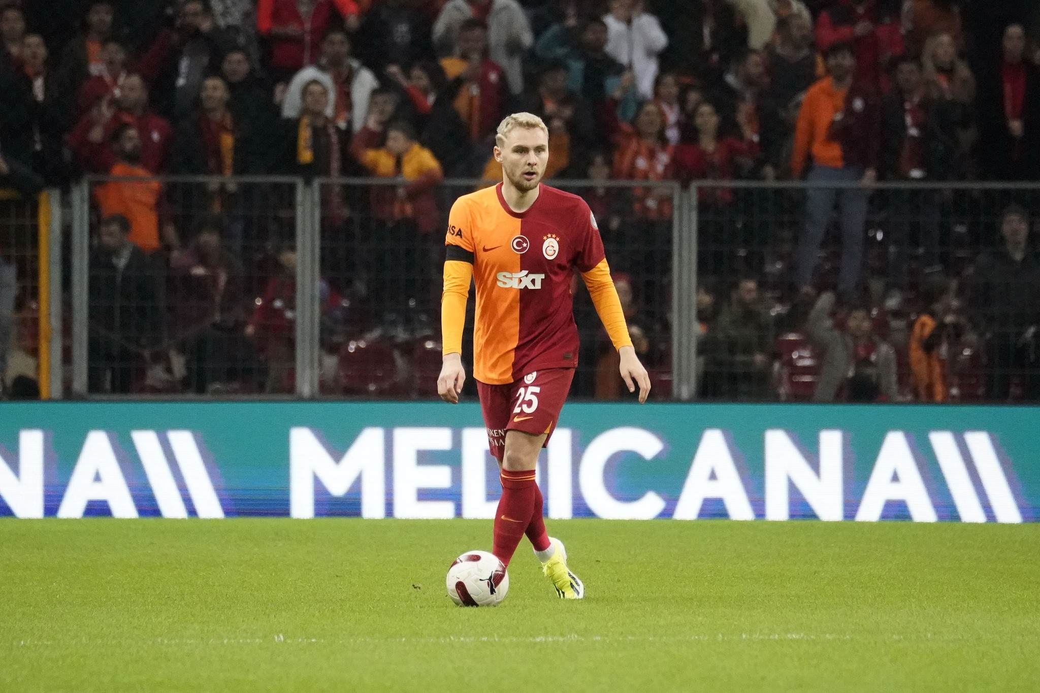 TRANSFER HABERİ | Yuvadan uçuyorlar! Galatasaray’ın iki stoperine dev talip