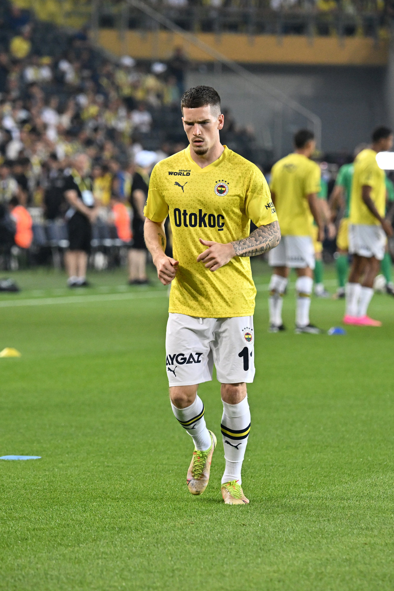 Fenerbahçe’den sürpriz transfer harekatı! Herkes defans beklerken...