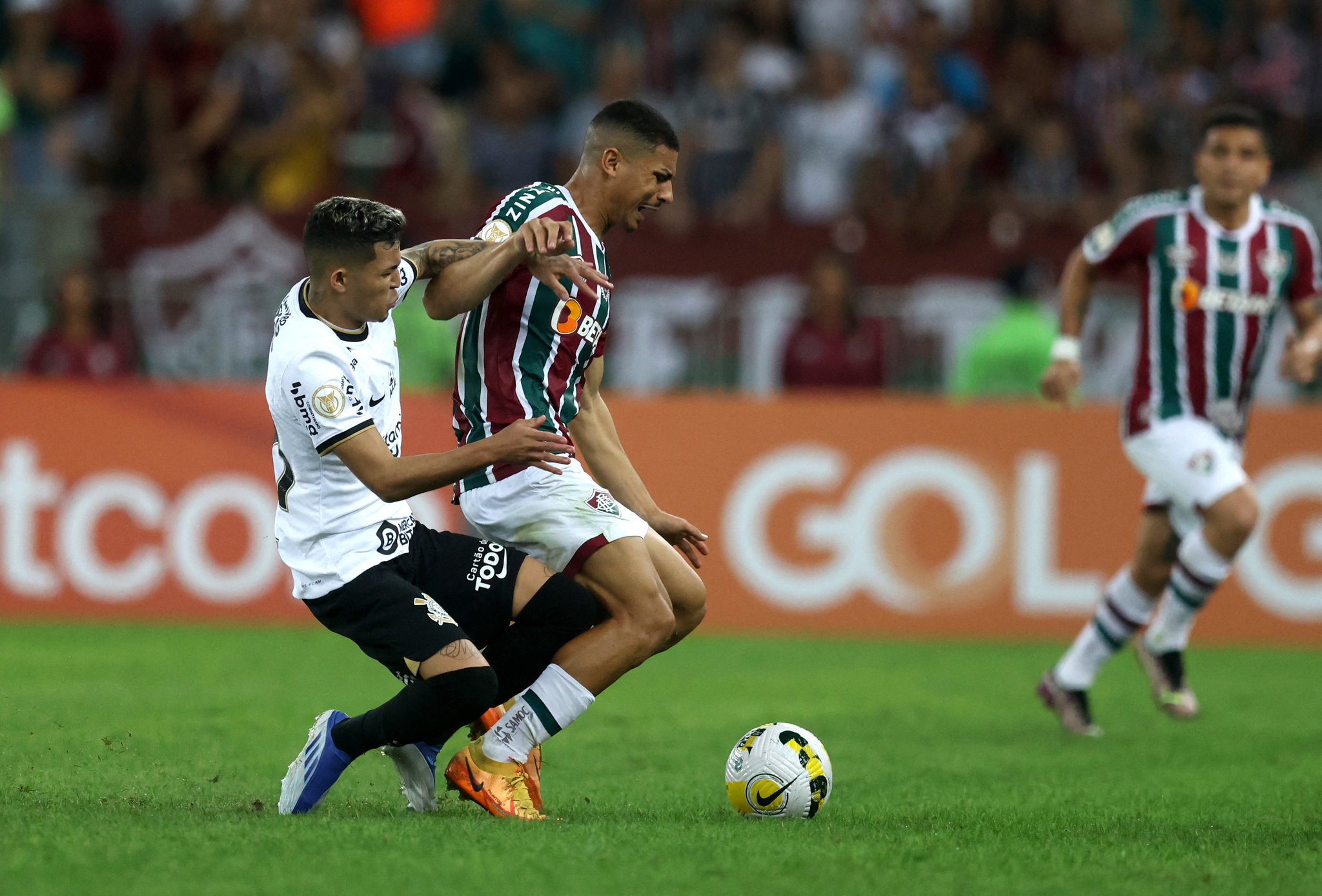 Fenerbahçe’den sürpriz transfer harekatı! Herkes defans beklerken...