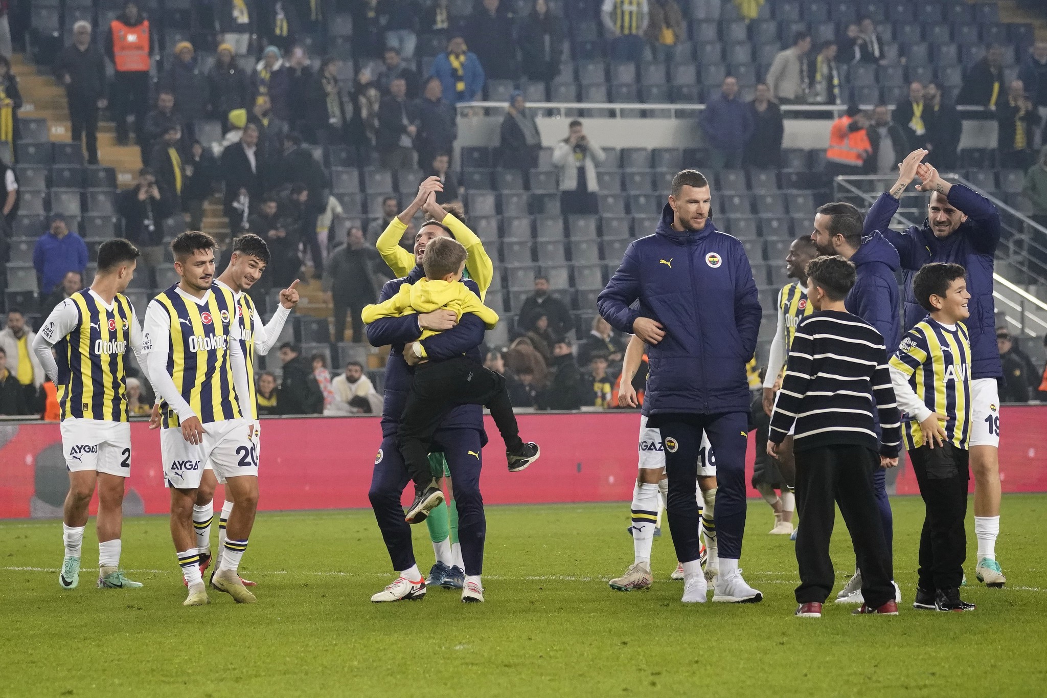 Fenerbahçe’den sürpriz transfer harekatı! Herkes defans beklerken...