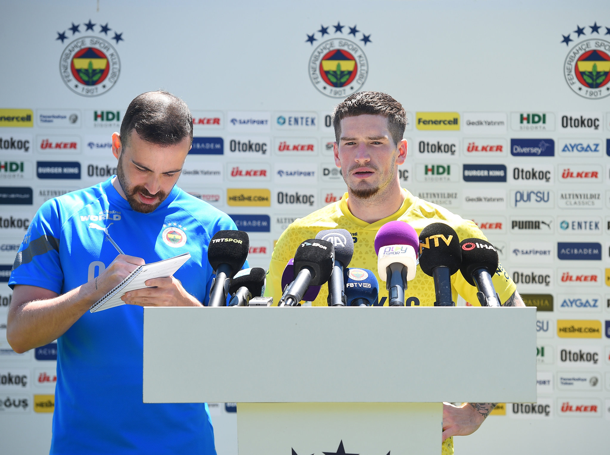 Livakovic’ten Fenerbahçeli isme transfer önerisi! O konuşma ortaya çıktı