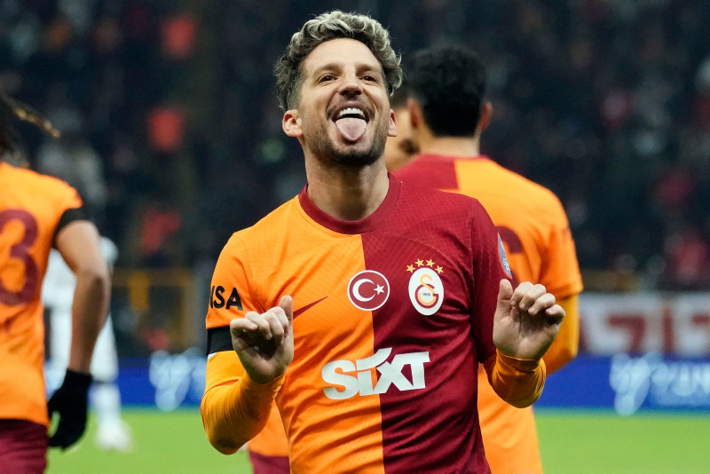 Galatasaray’da Dries Mertens resmen açıkladı! Sezon sonu emeklilik...