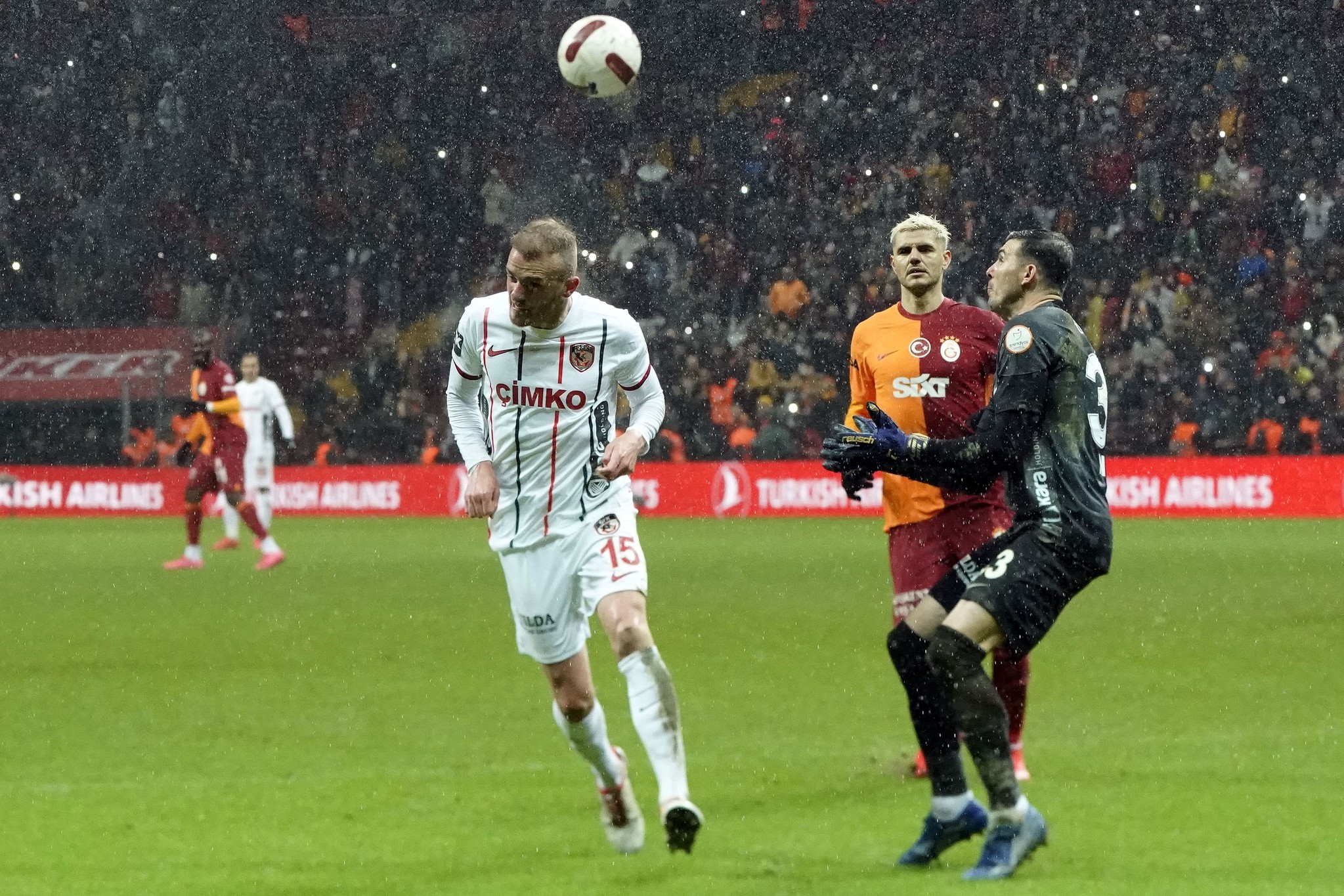 TRANSFER HABERİ: Galatasaray’a 15 milyon Euro’luk yıldız! Perşembeye kadar imza atacak