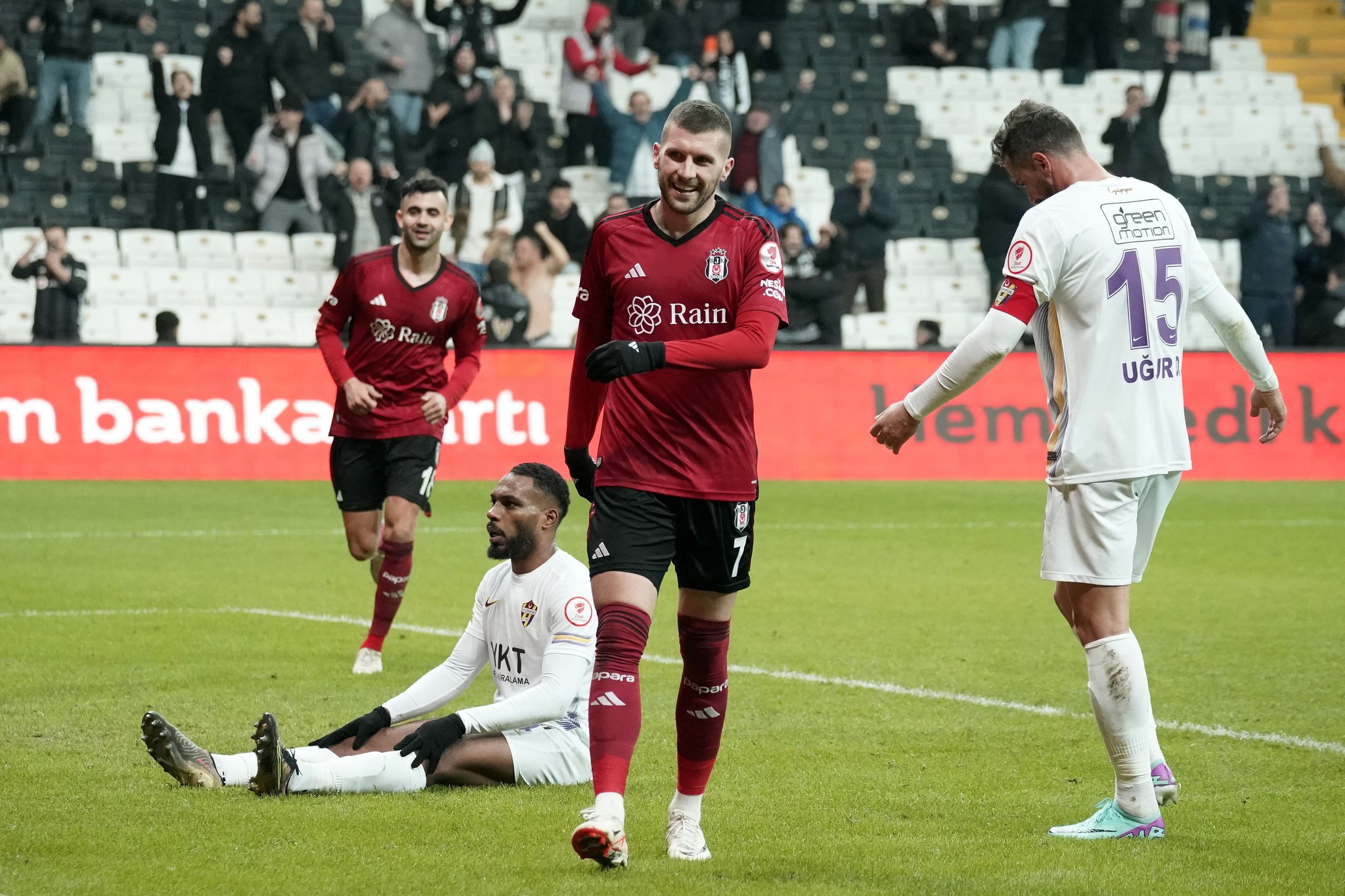 O isimden Beşiktaş yönetimine rest!
