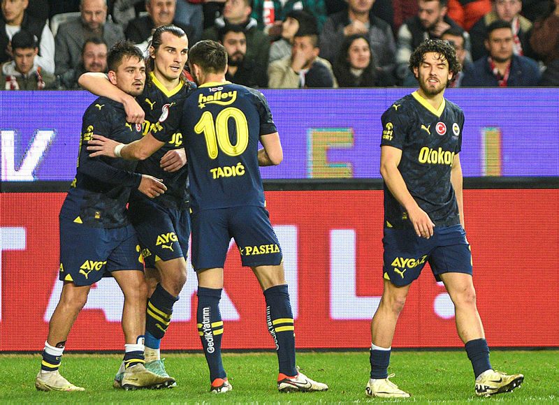 Fenerbahçe’ye şok! Yıldız oyuncu FIFA’ya gidiyor