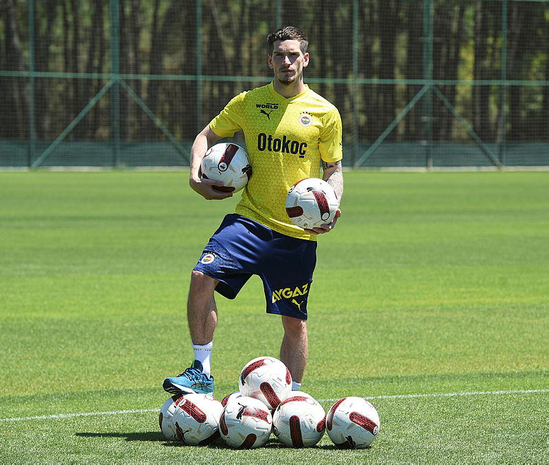 Fenerbahçe’ye şok! Yıldız oyuncu FIFA’ya gidiyor