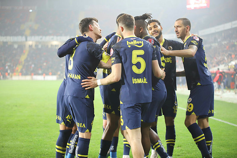 Fenerbahçe transferde durmuyor! Bir orta saha daha geliyor