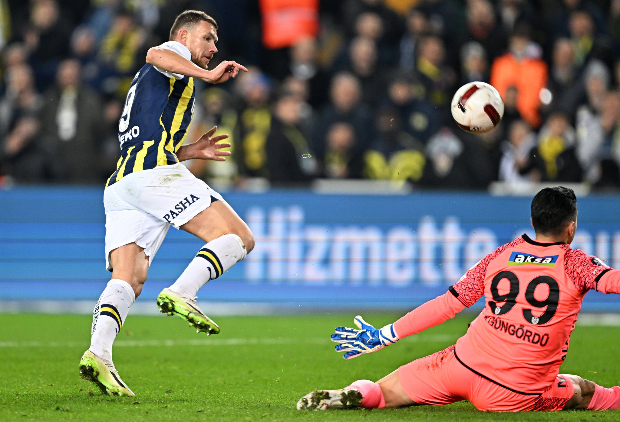 TRANSFER HABERİ: Fenerbahçe’ye yeni Dzeko! Kendisi tavsiye etti