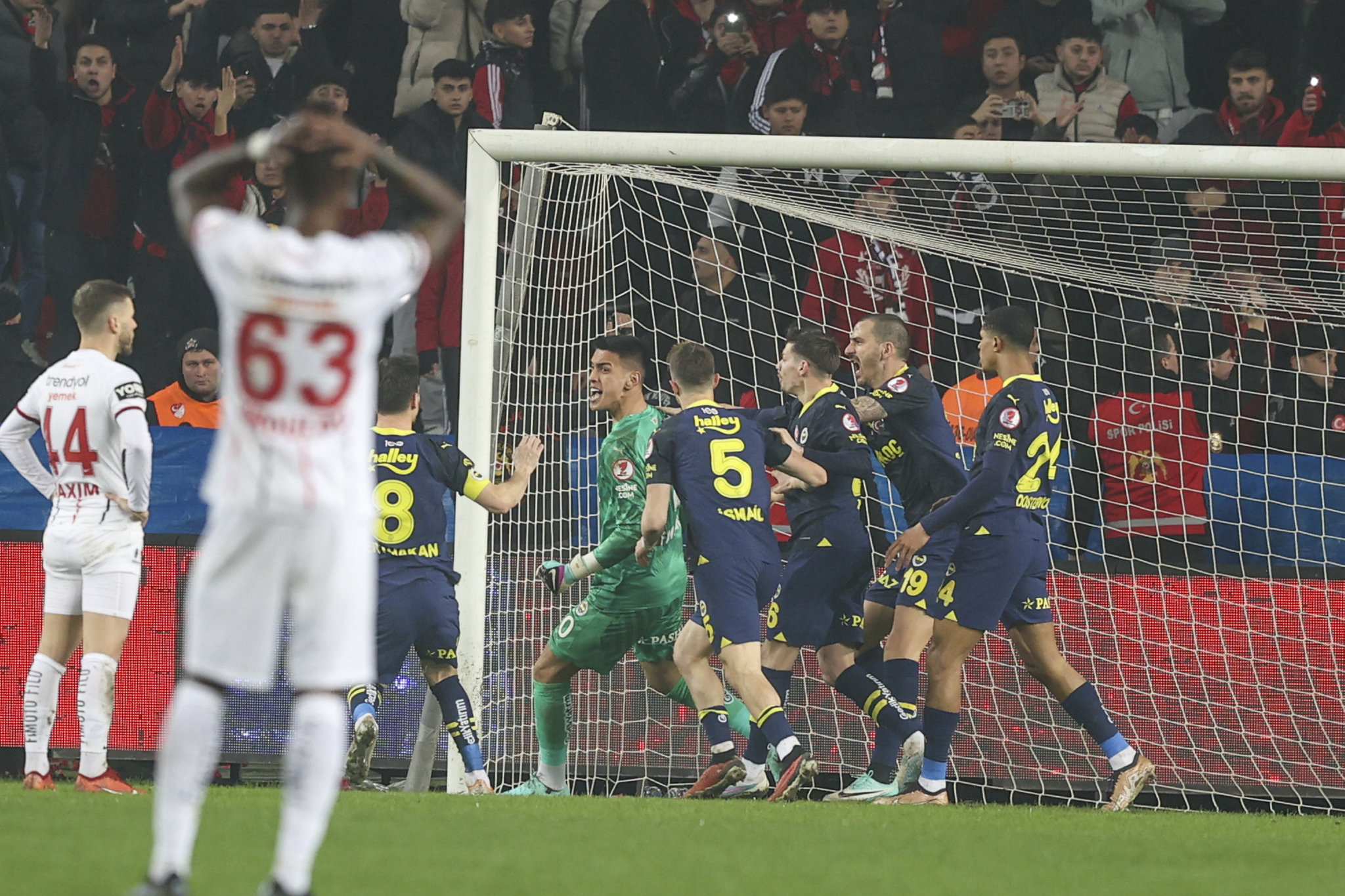 Fenerbahçe’de büyük endişe! 2 oyuncu...