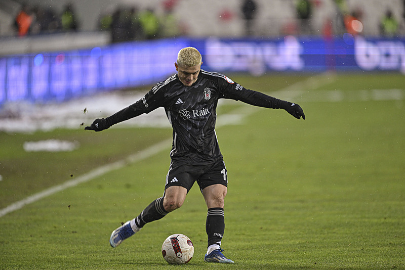 TRANSFER HABERİ - Beşiktaş’ın yıldız ismine Ada’dan kanca! Yönetimin kararı...