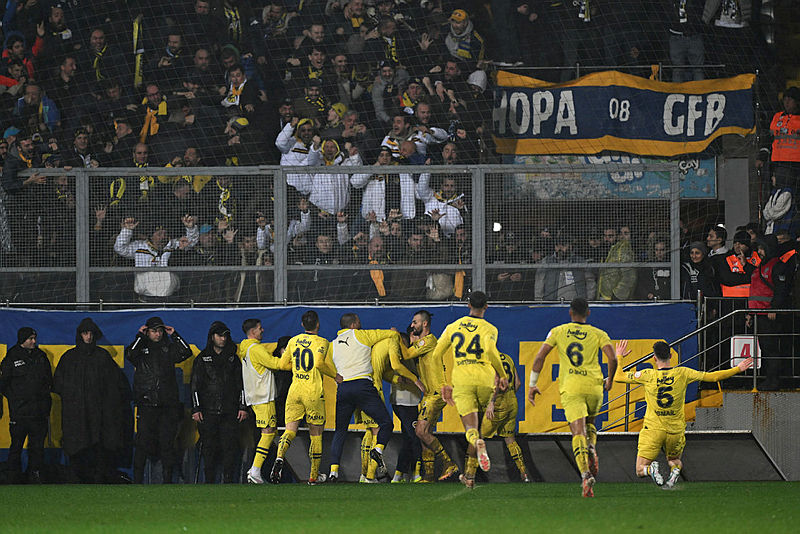 Fenerbahçe’de iç transfer harekatı! O oyuncunun sözleşmesi yenilenecek