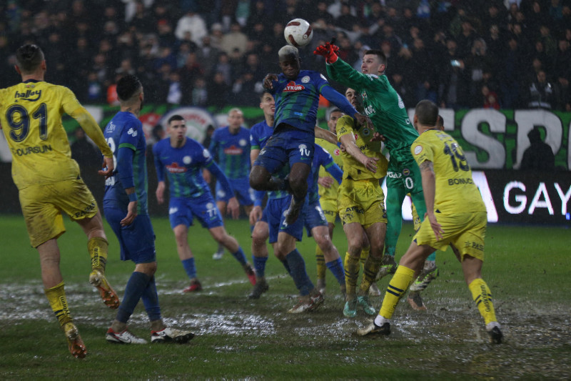 Fenerbahçe’den sürpriz transfer hamlesi! Çaykur Rizespor maçı sonrası listeyi iletti