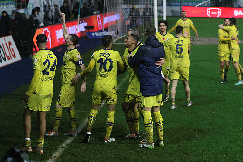 Fenerbahçe’den sürpriz transfer hamlesi! Çaykur Rizespor maçı sonrası listeyi iletti