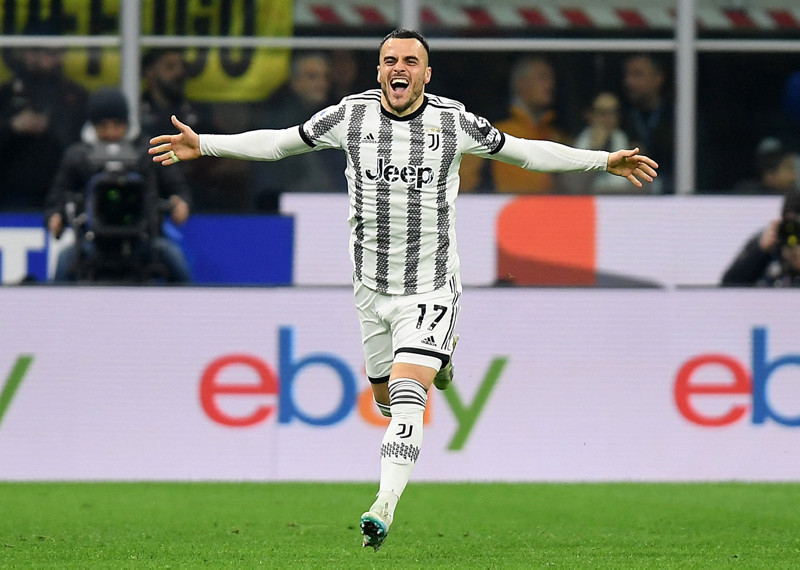 Transfer savaşı erken başladı! Fenerbahçe ve Galatasaray karşı karşıya