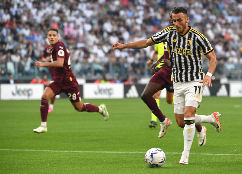 Transfer savaşı erken başladı! Fenerbahçe ve Galatasaray karşı karşıya