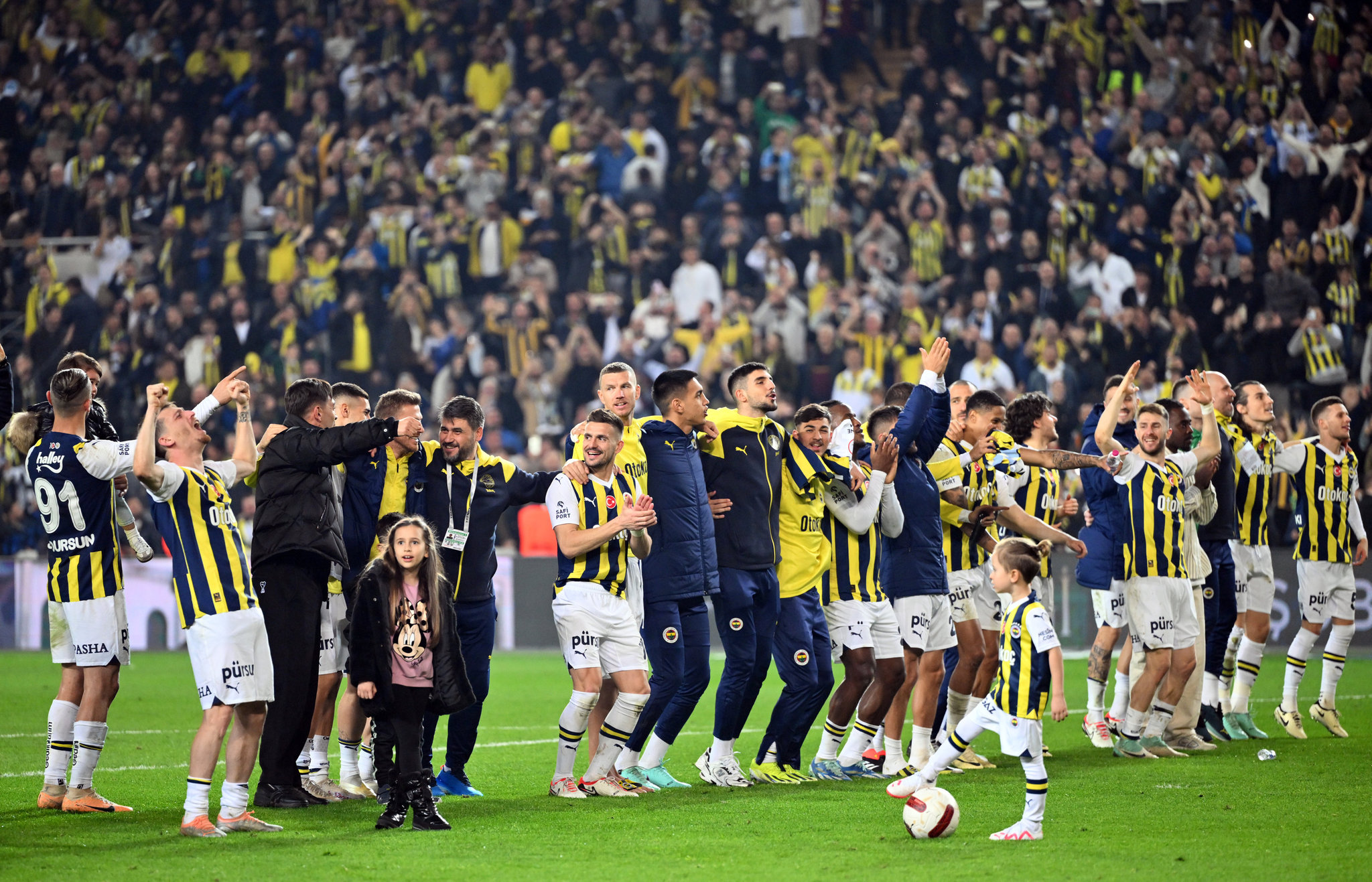 TRANSFER HABERİ | Fenerbahçe’nin yaz aşkı alevlendi! Sezon sonu imzalar atılıyor
