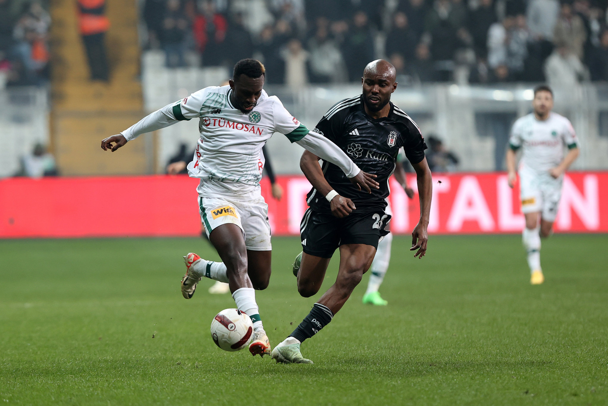 Beşiktaş’ta Al Musrati fırtınası! Takım arkadaşlarını solladı