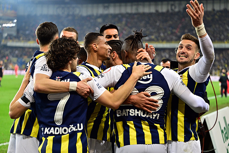 TRANSFER HABERİ | Ferdi Kadıoğlu için Avrupa devleri yarışa girdi! Fenerbahçe’nin kasası dolacak