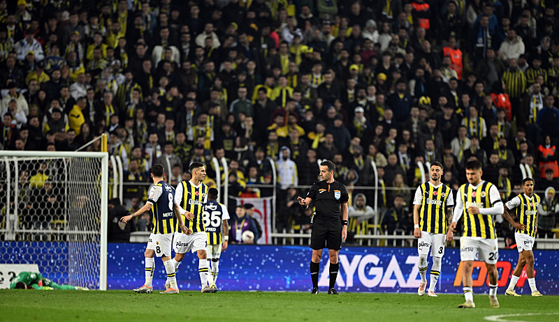 TRANSFER HABERİ | Ferdi Kadıoğlu için Avrupa devleri yarışa girdi! Fenerbahçe’nin kasası dolacak