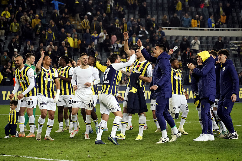 TRANSFER HABERİ: Fenerbahçe’de beklenmedik ayrılık! Dünyaca ünlü hoca istiyor