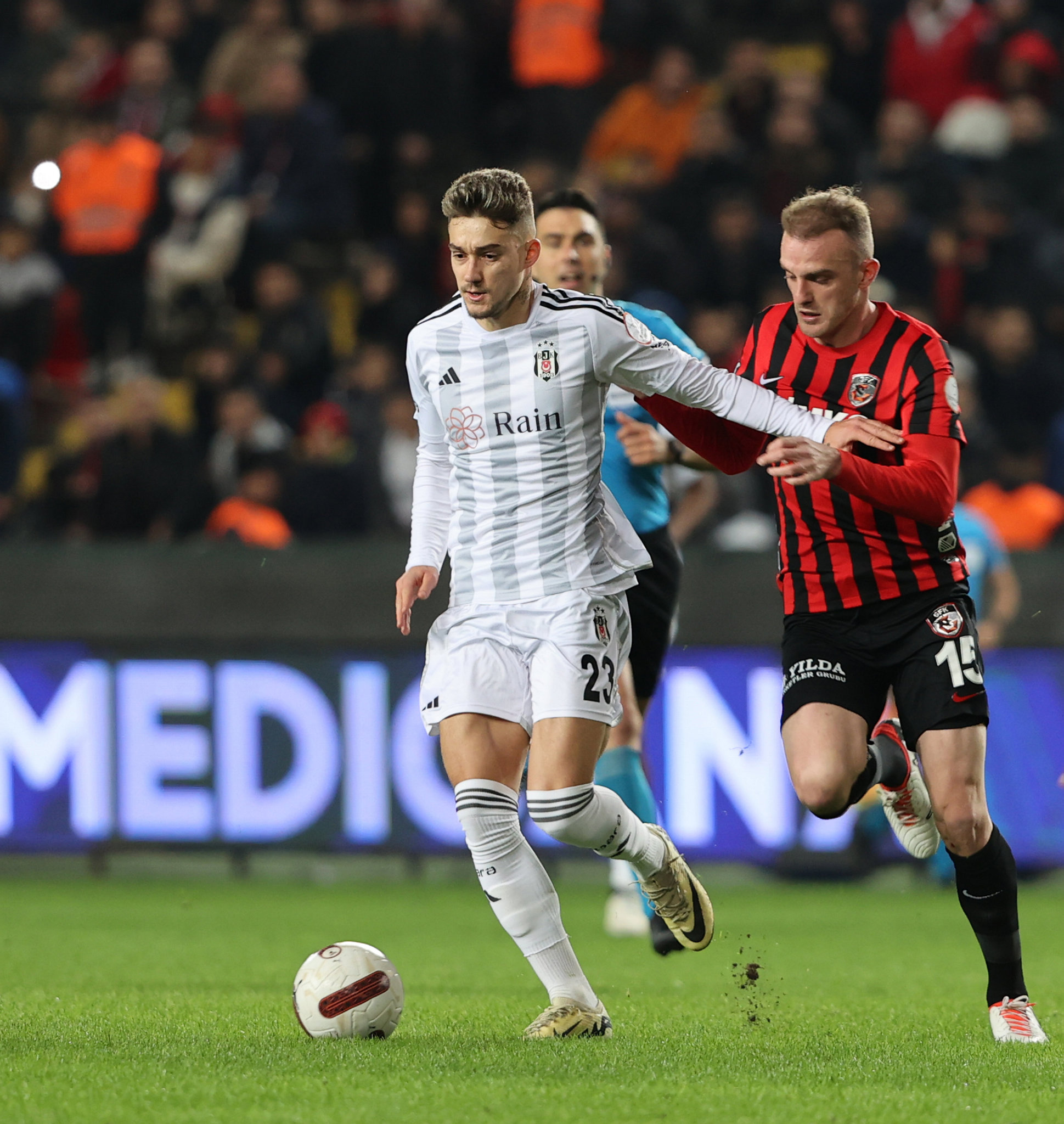 Trendyol Süper Lig’in 29. haftasında deplasmanda Gaziantep FK’ye 2-0 yenilen Beşiktaş’ta, teknik direktör Fernando Santos’un kredisi tükeniyor.