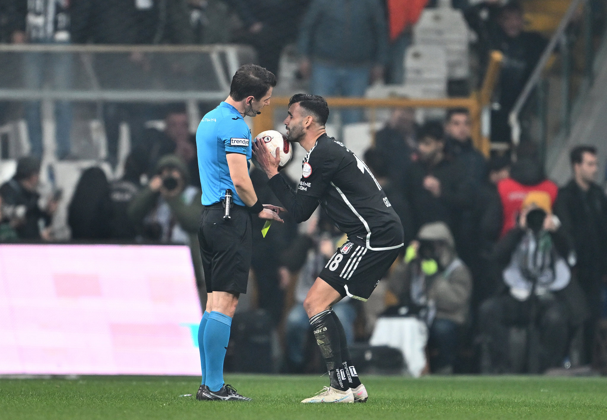 Trendyol Süper Lig’in 29. haftasında deplasmanda Gaziantep FK’ye 2-0 yenilen Beşiktaş’ta, teknik direktör Fernando Santos’un kredisi tükeniyor.