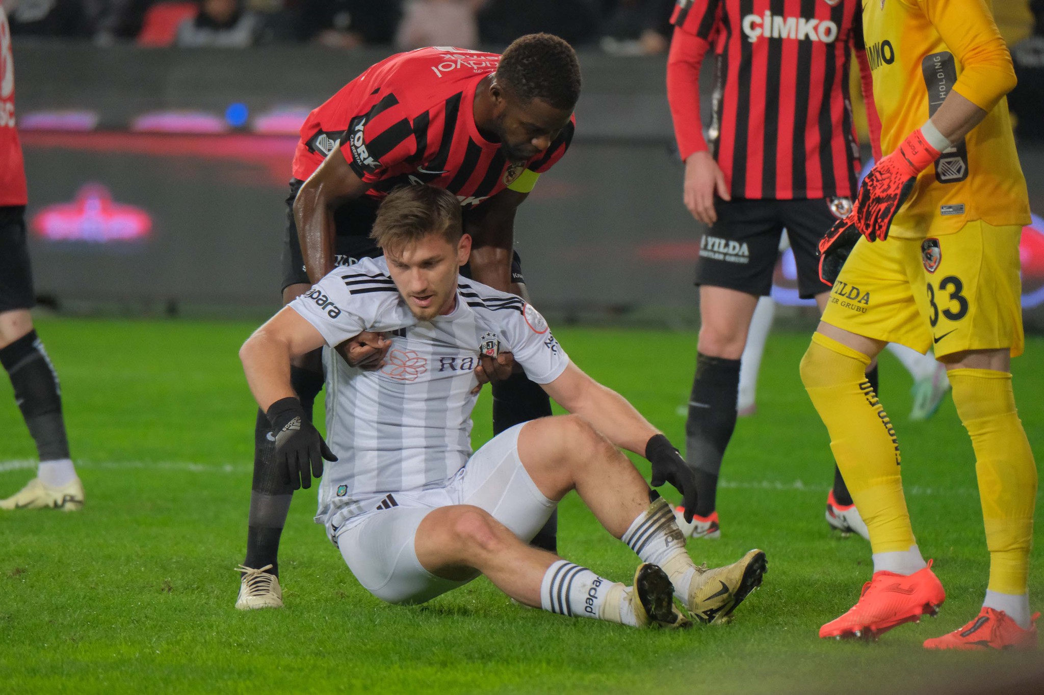 Trendyol Süper Lig’in 29. haftasında deplasmanda Gaziantep FK’ye 2-0 yenilen Beşiktaş’ta, teknik direktör Fernando Santos’un kredisi tükeniyor.