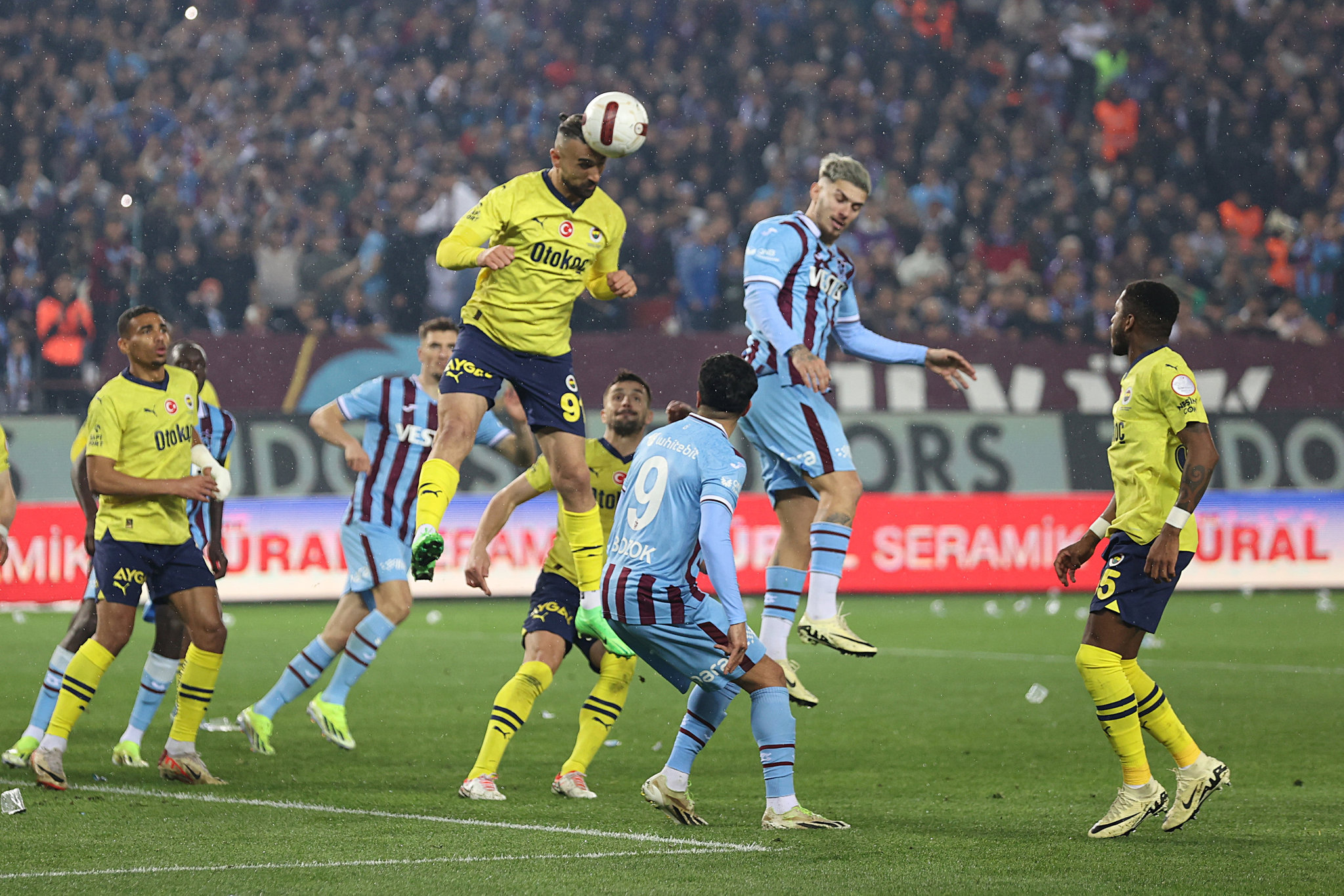 TRANSFER HABERİ | Fenerbahçe’ye Premier Lig’den stoper! Kanarya devlerle yarışta