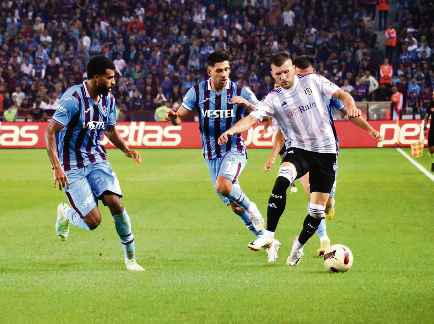 TRANSFER HABERİ: Beşiktaş’ta Ante Rebic şoku! Bunu kimse beklemiyordu