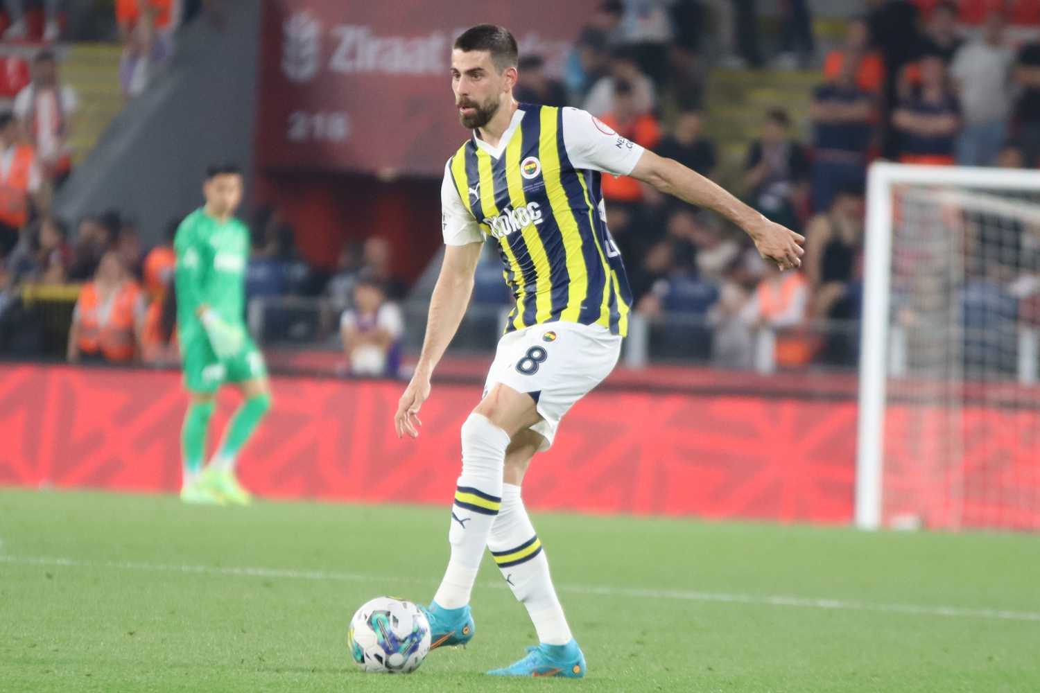 TRANSFER HABERİ: Fenerbahçe’de beklenen veda gerçekleşiyor! Yıldız oyuncu ülkesine dönüyor