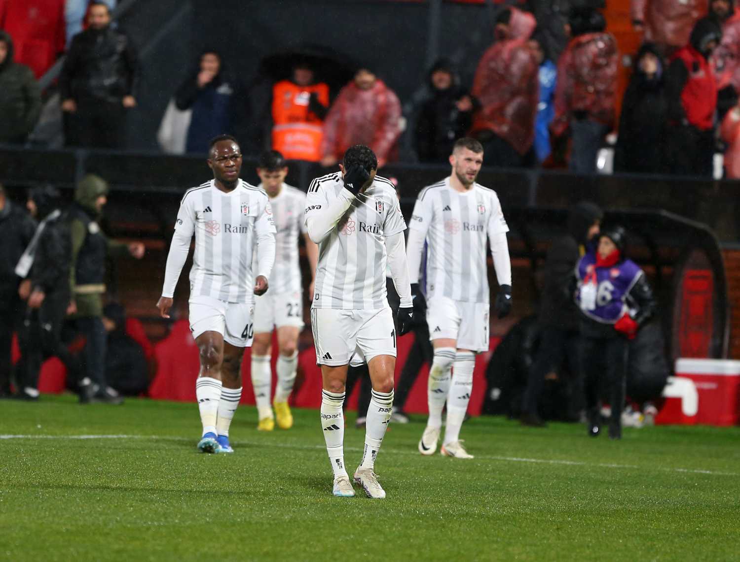 Beşiktaş çıkış arıyor! İşte Fernando Santos’un Başakşehir maçı muhtemel 11’i