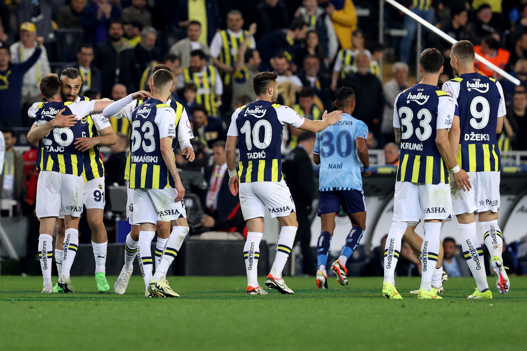 TRANSFER HABERLERİ | Fenerbahçe’den yeni sezon bombası! Orta sahaya o yıldız geliyor