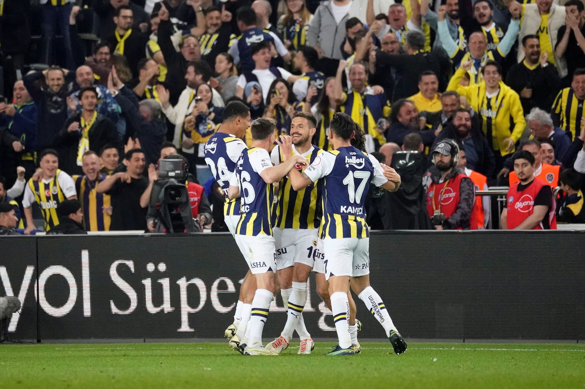 TRANSFER HABERLERİ | Fenerbahçe’den yeni sezon bombası! Orta sahaya o yıldız geliyor