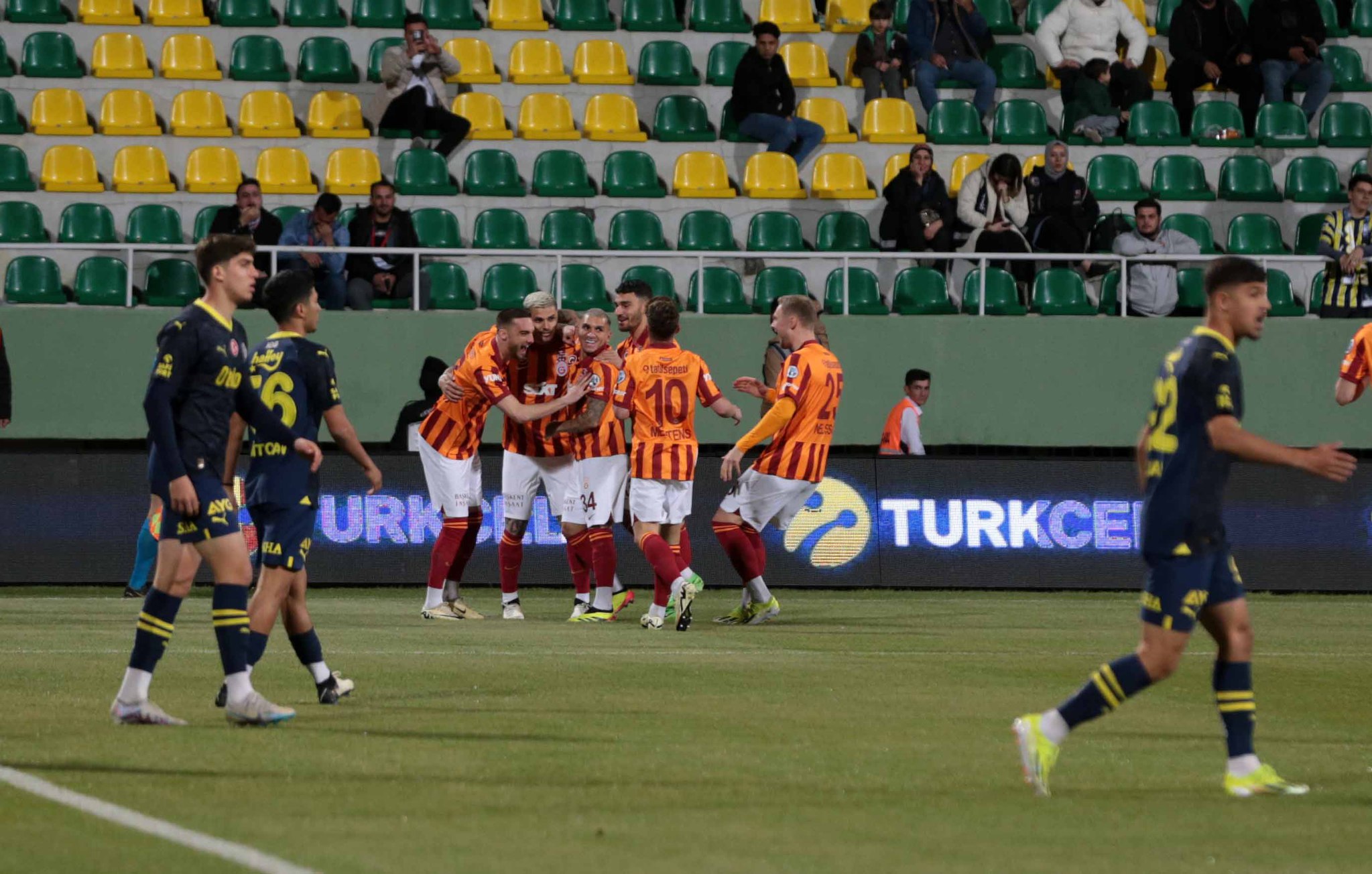 Galatasaray-Fenerbahçe maçı sonrası flaş sözler! Türk futbol tarihi yazacak