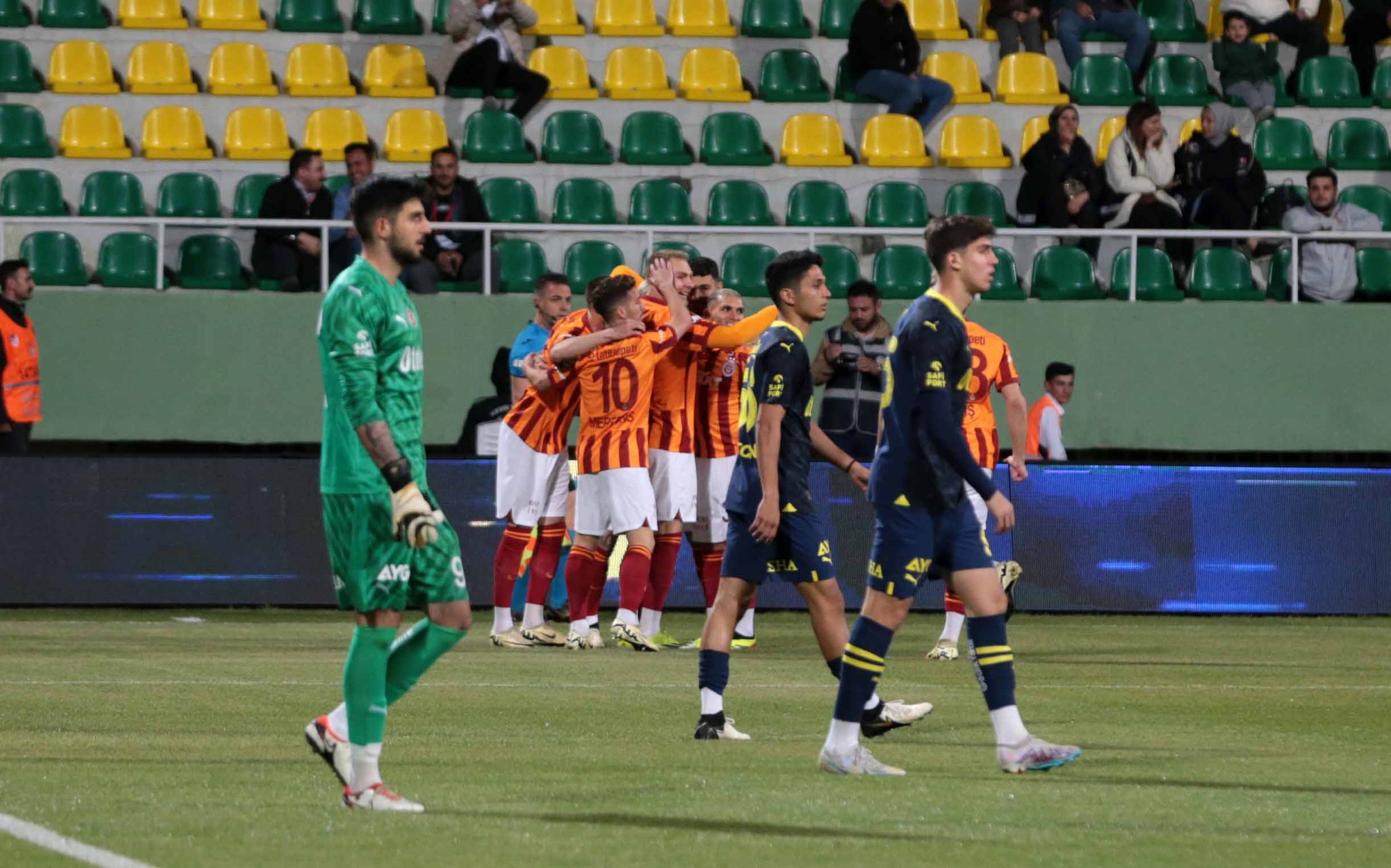Galatasaray’dan Fenerbahçe’ye dev transfer çalımı! Yılın bombası patlıyor